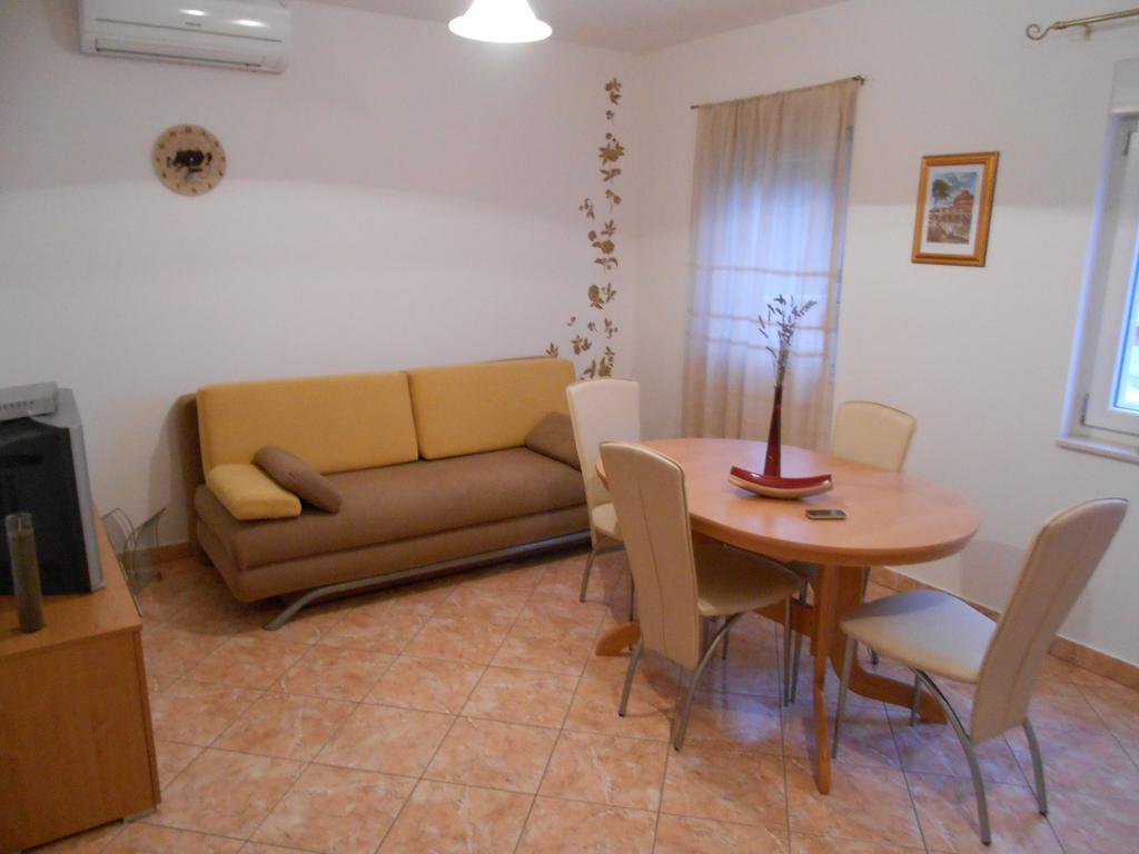 Apartments Luvi Trogir Zimmer foto